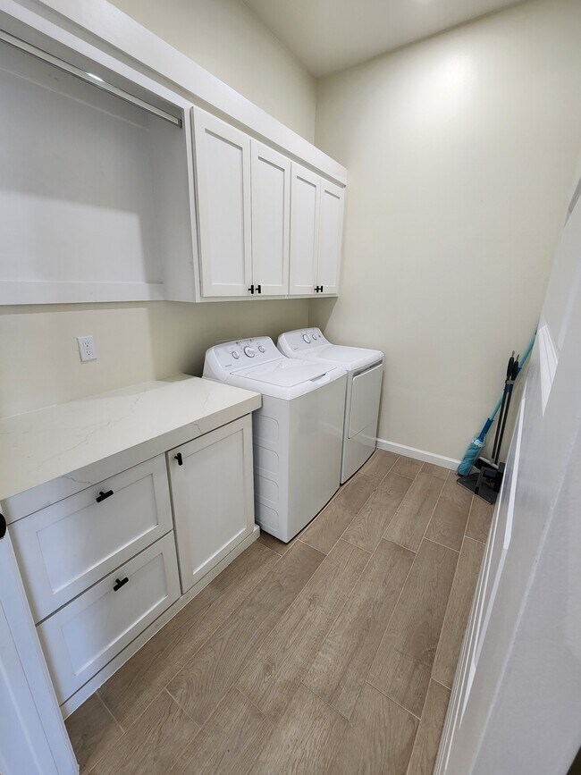 Building Photo - Cornell