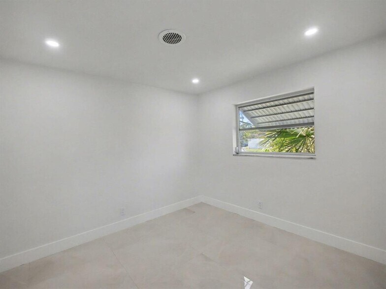 Building Photo - 1940 NW 32nd St