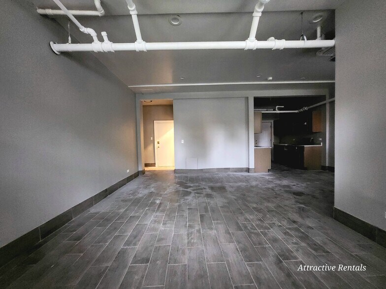 Building Photo - 658 E 81st St