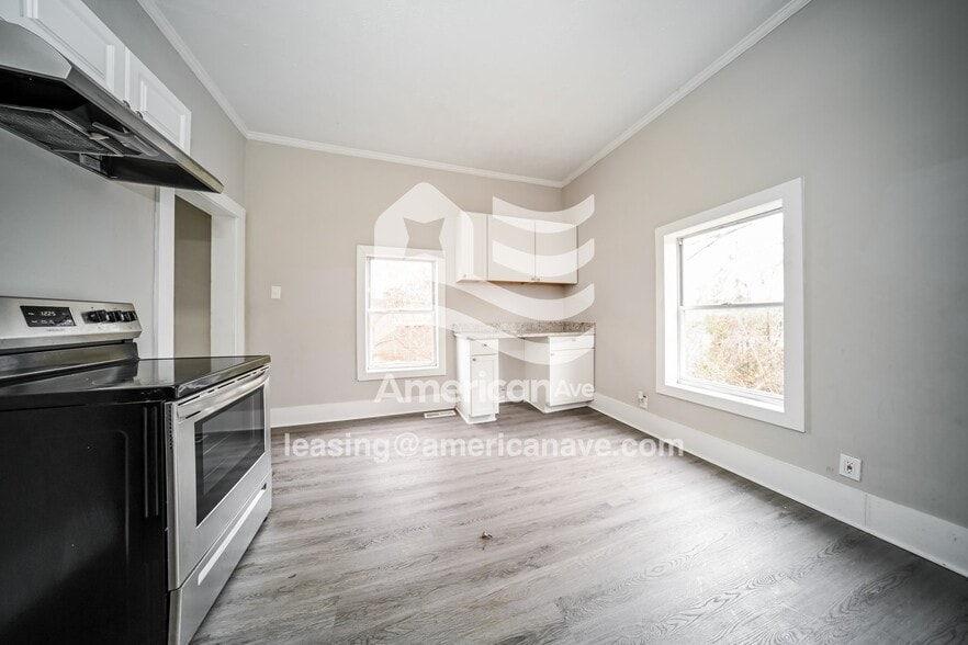 Building Photo - 815 Forrest Ave