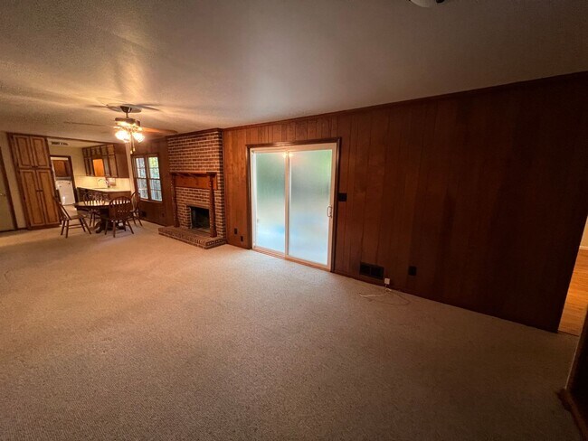 Building Photo - Conveniently Located Home Tucker/Stone Mou...