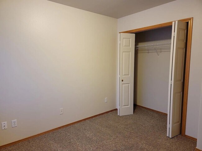 Building Photo - 3 Bedroom 2.5 Bath Townhouse