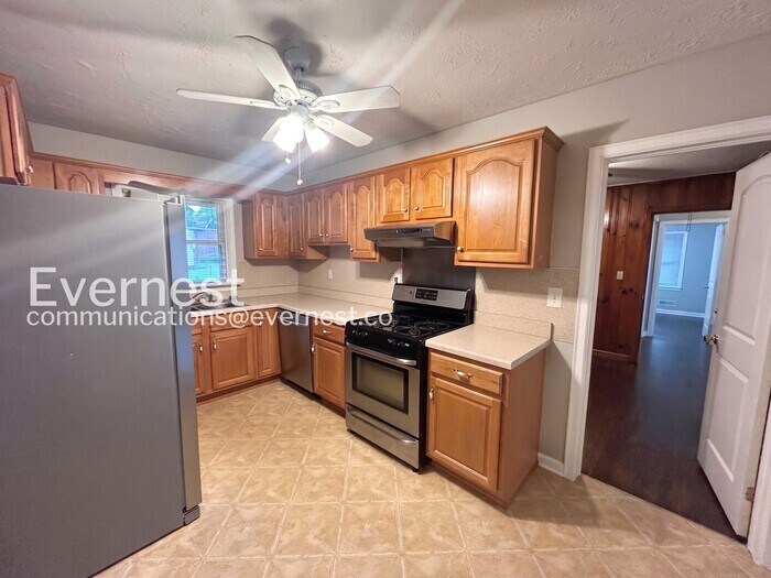Building Photo - 2262 Alpha Dr