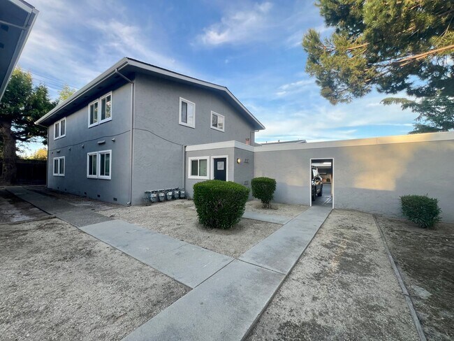 Building Photo - Modern Renovated 2-Bedroom in Santa Clara | Prime Location Near Apple, Nvidia & Major Highways