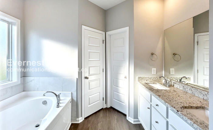 Building Photo - 1024 Echo Rdg Rd