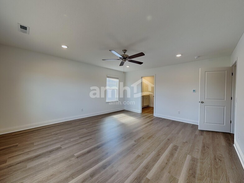 Building Photo - 232 Deanscroft Dr