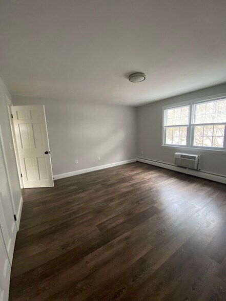 Building Photo - 37 Grandview Dr