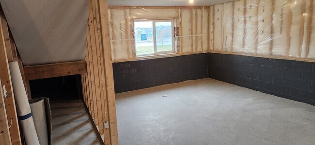 Building Photo - Great 3BR, 2BA St Francis Home Available 8/10!