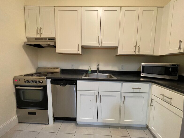 Building Photo - 181 Winthrop Rd