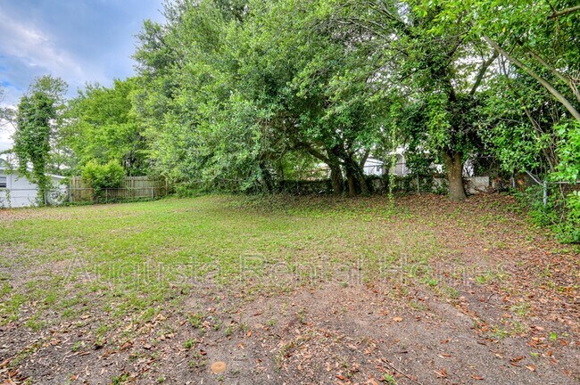 Building Photo - 1406 Ridgewood Dr
