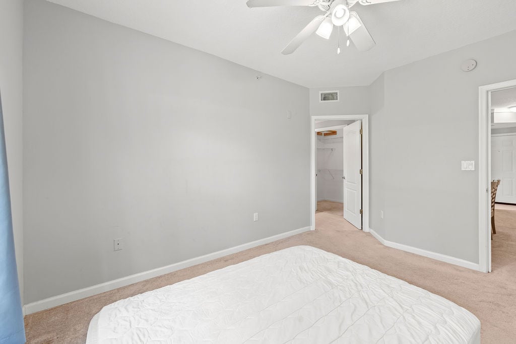 Building Photo - 5060 Fairways Cir