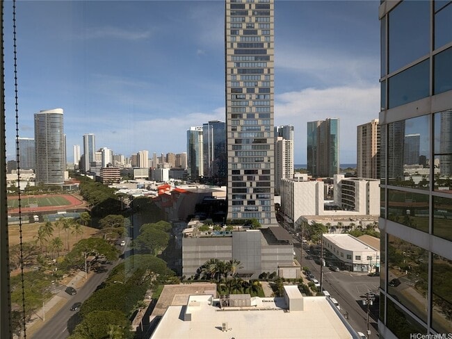 Building Photo - 909 Kapiolani Blvd