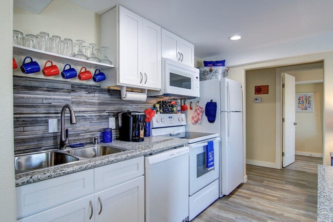 Building Photo - 1300 Eleventh Street-SI ID1023200P