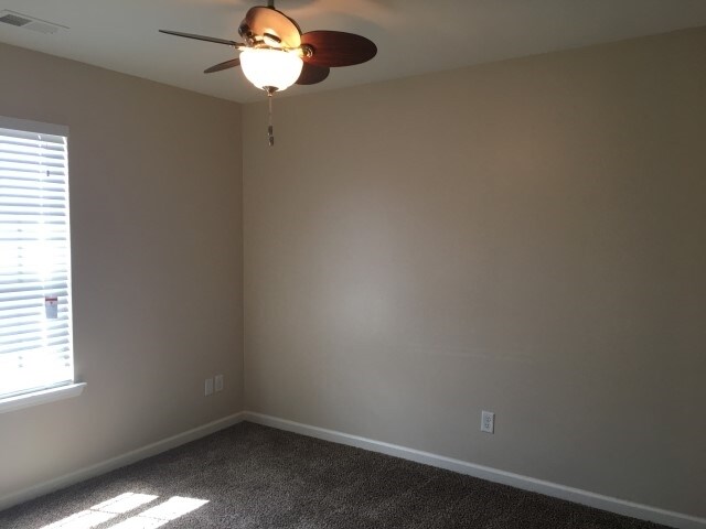 Building Photo - 298 Willow Point Cir