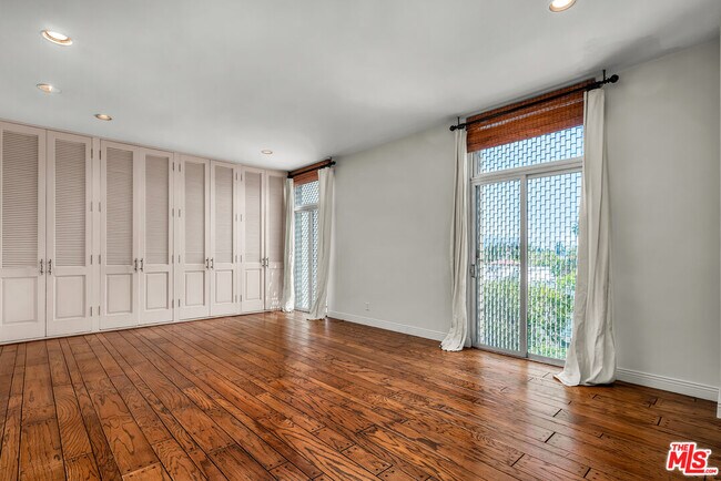 Building Photo - 1333 S Beverly Glen Blvd