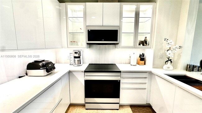 Building Photo - 814 NE 19th Ave