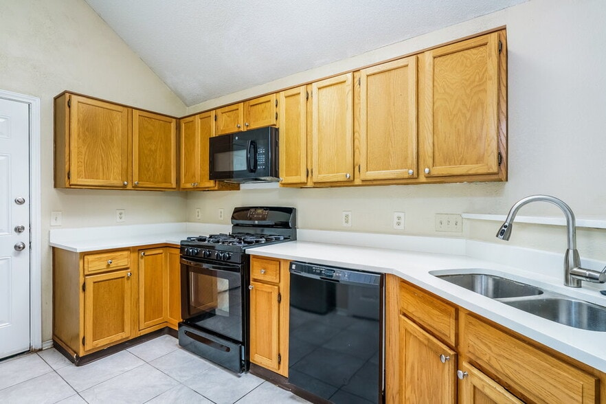 Building Photo - 4452 Sierra Dr
