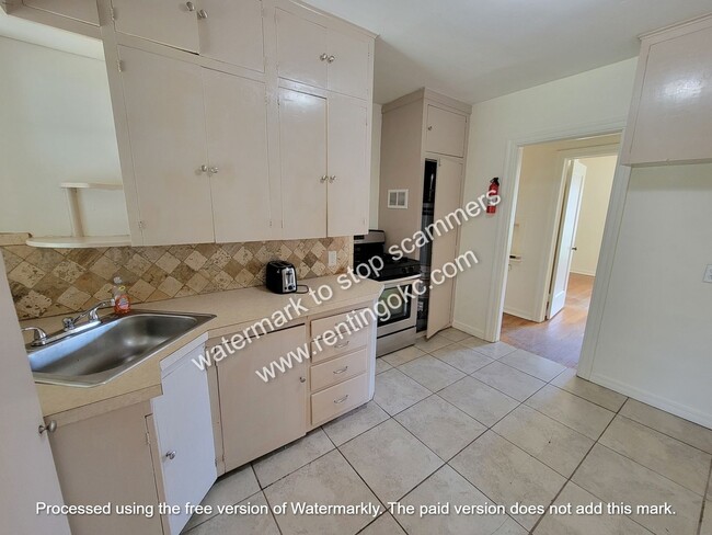 Building Photo - 3 bed ready to go!