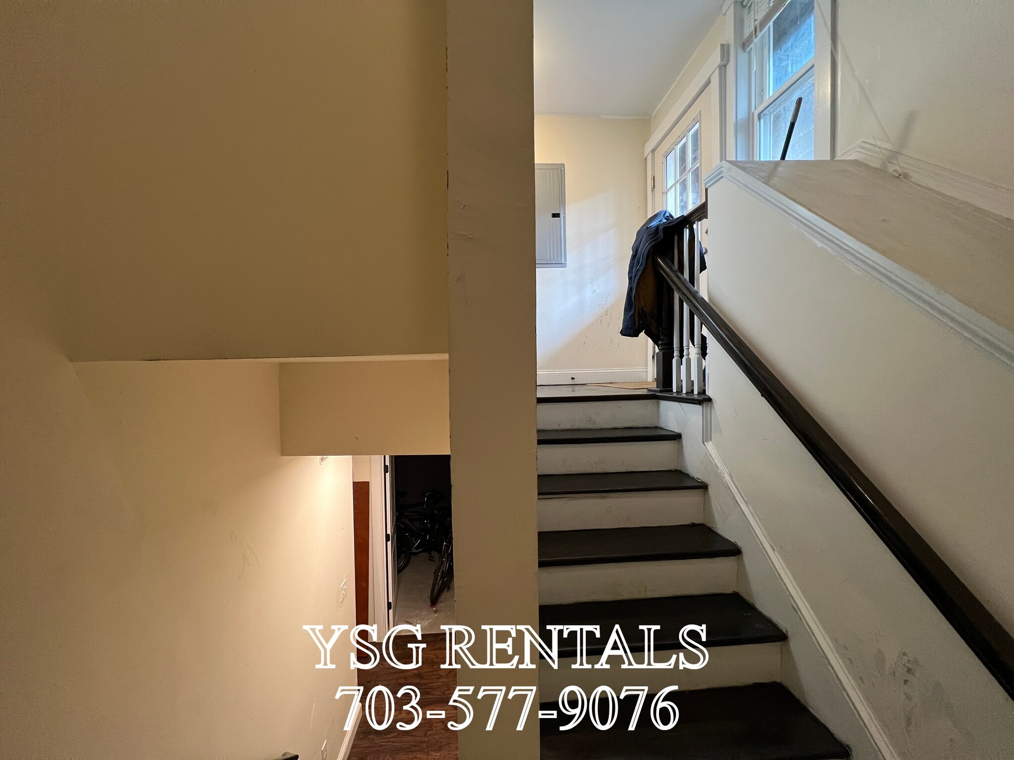 Building Photo - 192 Hillside St