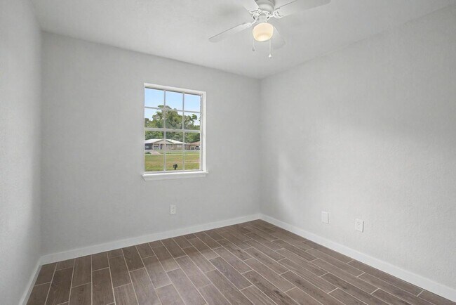 Building Photo - 108 Phylis Dr