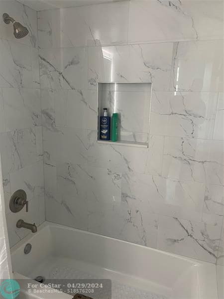 Building Photo - 111 Royal Pk Dr