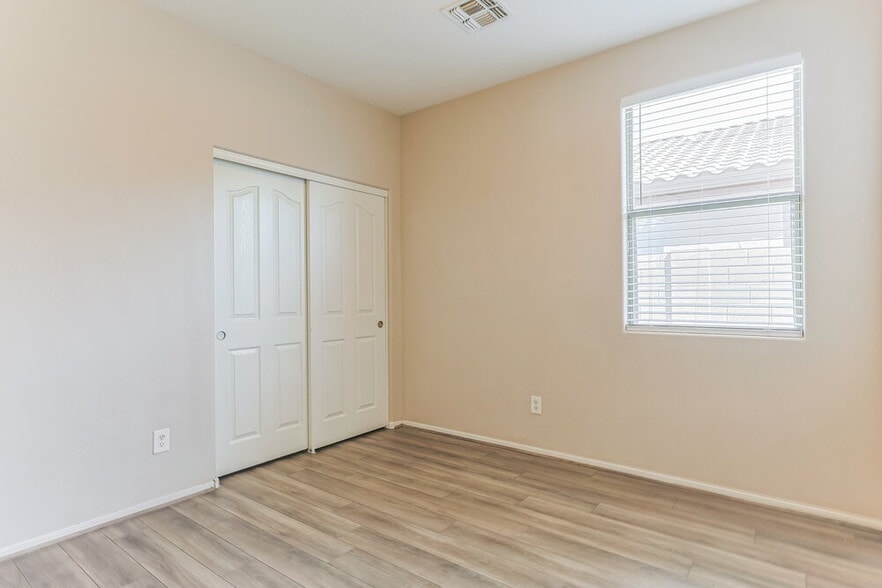 Building Photo - 7905 S 73rd Ln