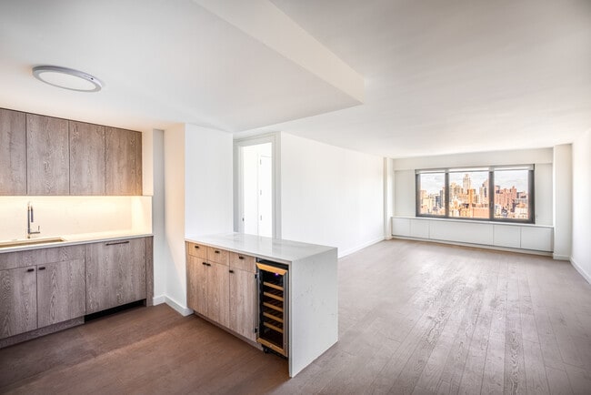 Interior Photo - 220 East 72nd Street