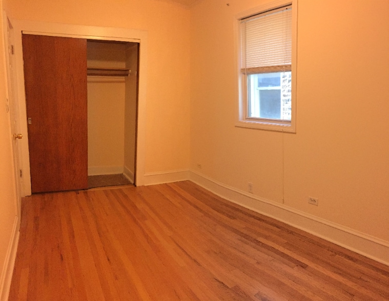 Building Photo - 832 W 34th Pl