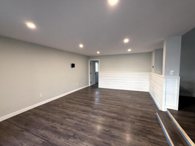 Building Photo - 6175 N Lamar St