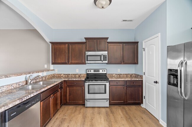 Building Photo - Justice Farm Townhome