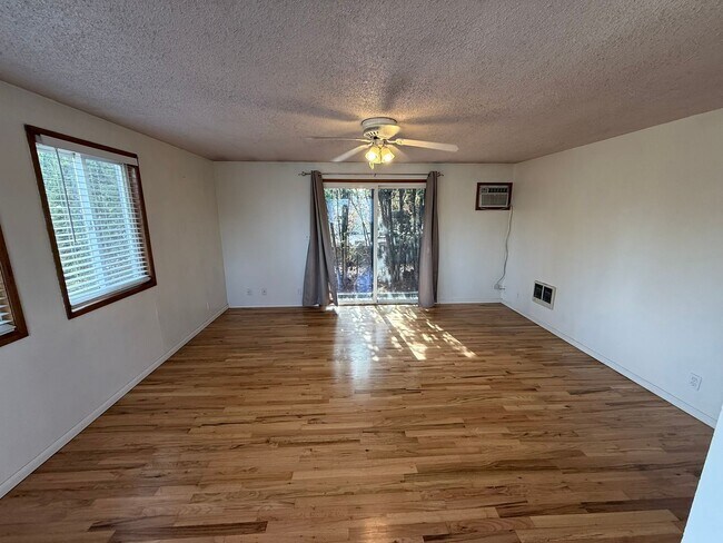 Building Photo - 376-25 (1605 &amp; 1607)