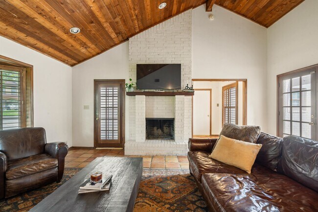 Building Photo - 106 Angela Dr