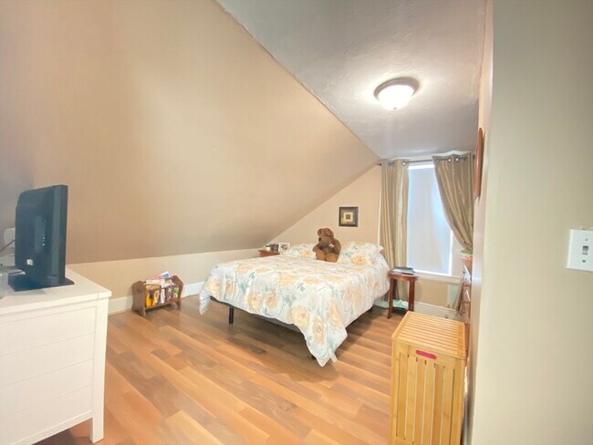 Building Photo - 1 Milton St