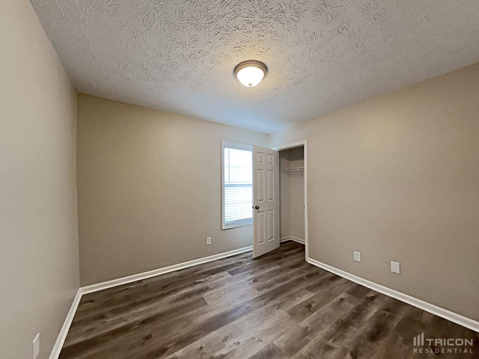 Building Photo - 989 Chesire Way