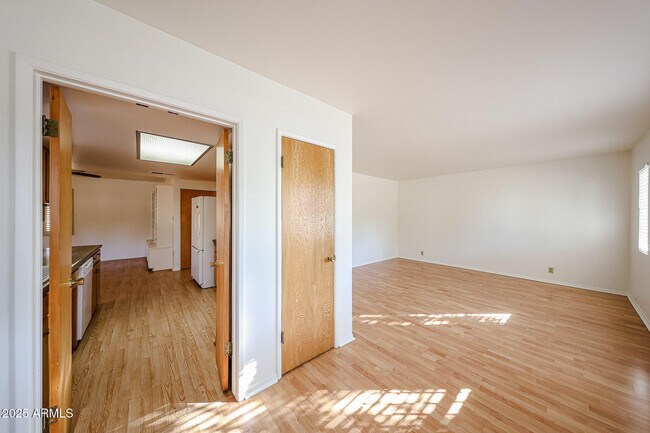 Building Photo - 2324 West Myrtle Ave