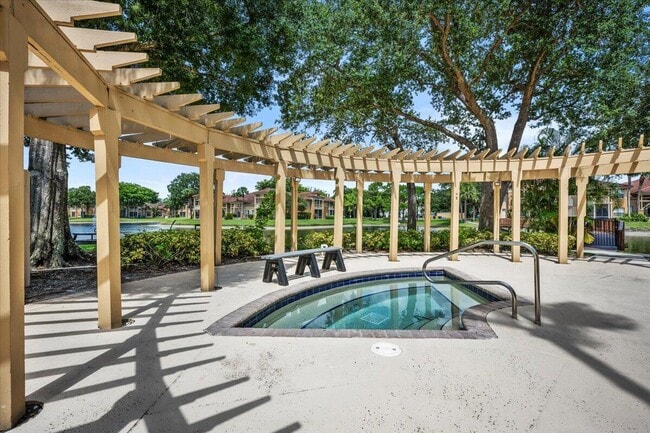 Building Photo - 4887 Via Palm Lakes Via