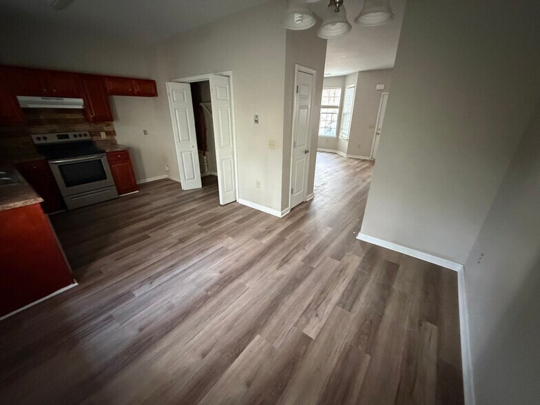 Building Photo - Room in Townhome on Timber Ridge Dr