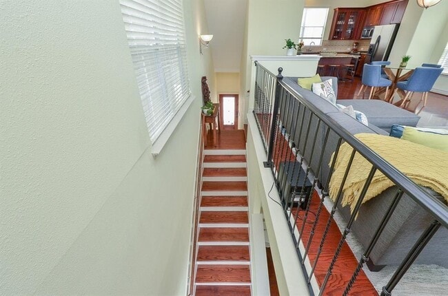 Building Photo - 3316 Clearview Cir