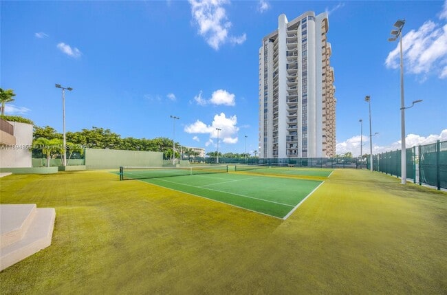 Building Photo - 1800 NE 114th St