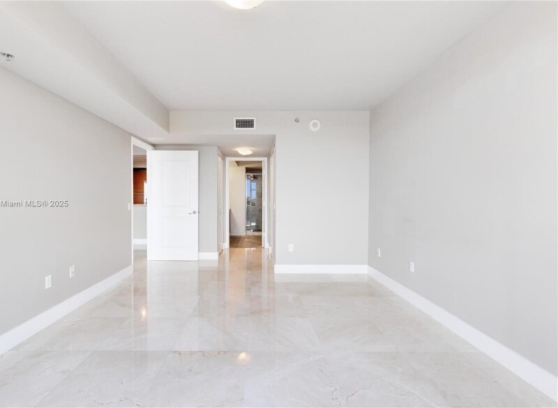 Building Photo - 2641 N Flamingo Rd