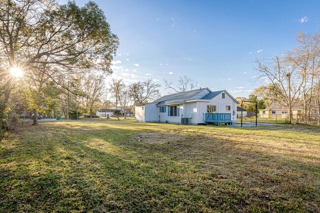 Building Photo - Fully remodeled home for rent!