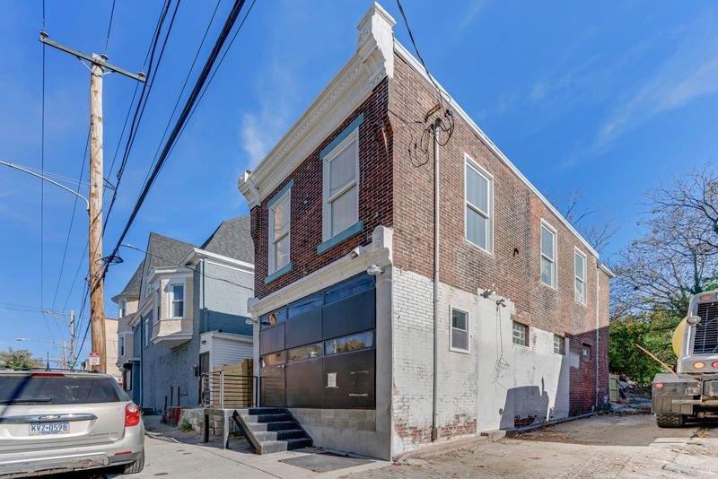 Building Photo - 308 W Queen Ln