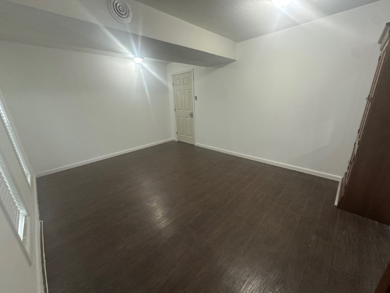 Building Photo - 8xxx Barrett Rd