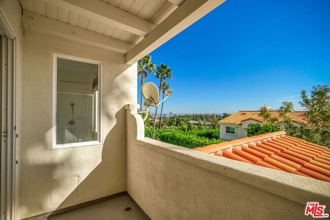 Building Photo - 6463 Zuma View Pl