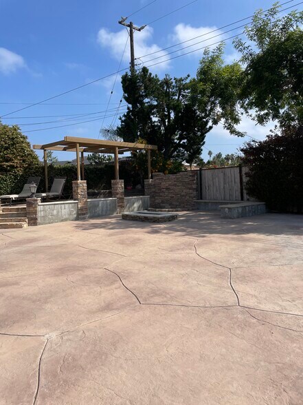 Building Photo - 624 Bella Dr