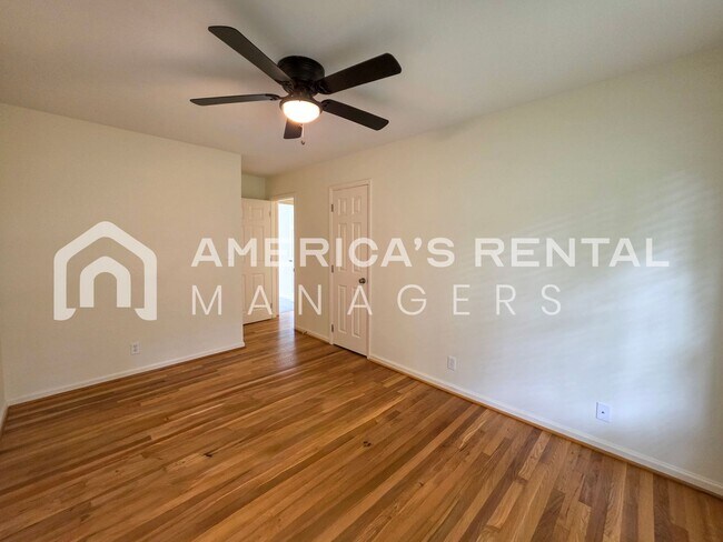 Building Photo - DEPOSIT PENDING! Newly Renovated and Ready for Move In!