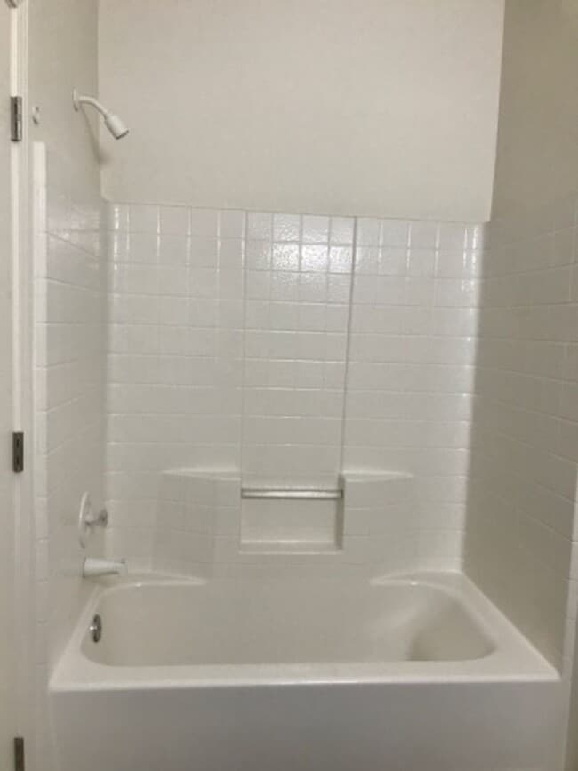 Building Photo - 618 Windemere Cir