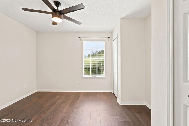 Building Photo - 577 Scrub Jay Dr
