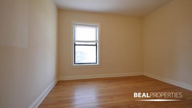 Building Photo - 1 bedroom in CHICAGO IL 60613