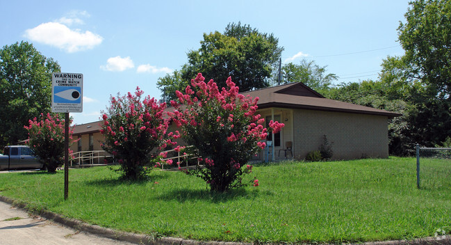 Building Photo - Whispering Pines
